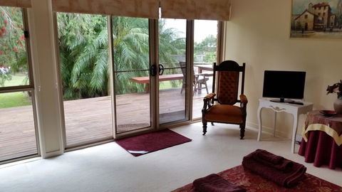 Hilltop Hideaway - Kawana Tourism 2