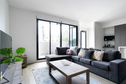 HOLIDAY HOME 3BR TOWNHOUSE With WIFI NEAR HIGHPOINT - Kawana Tourism 0