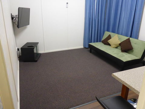 Holiday House Clermont - Kawana Tourism 3