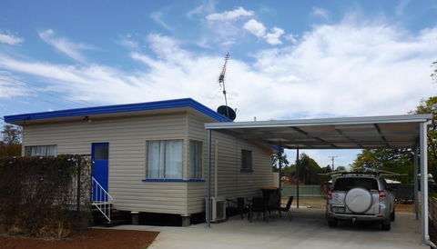 Holiday House Clermont - Kawana Tourism 0