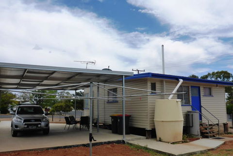 Holiday House Clermont - Kawana Tourism 2