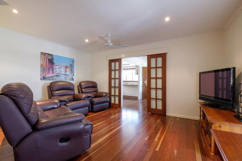 Home At Southside Central - Kawana Tourism 0