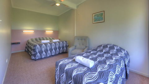 Jacaranda Motor Lodge - Kawana Tourism 1