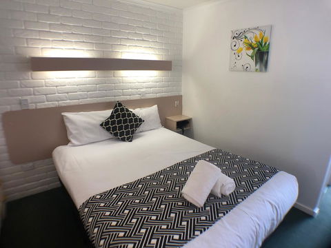 Jacaranda Place Motor Inn - Kawana Tourism 2