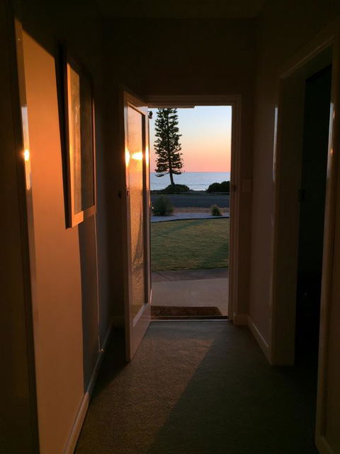 Jewel Of The South Beachside Holiday Rental - Kawana Tourism 2
