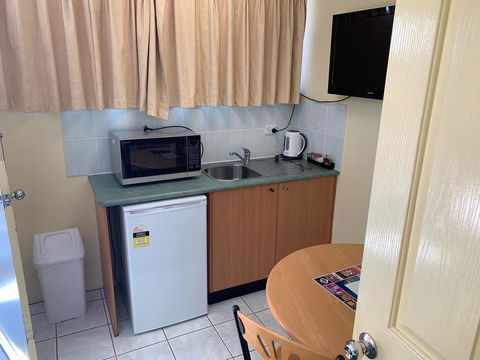 John Oxley Motel - Kawana Tourism 3