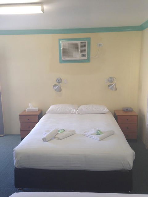 John Oxley Motel - Kawana Tourism 1
