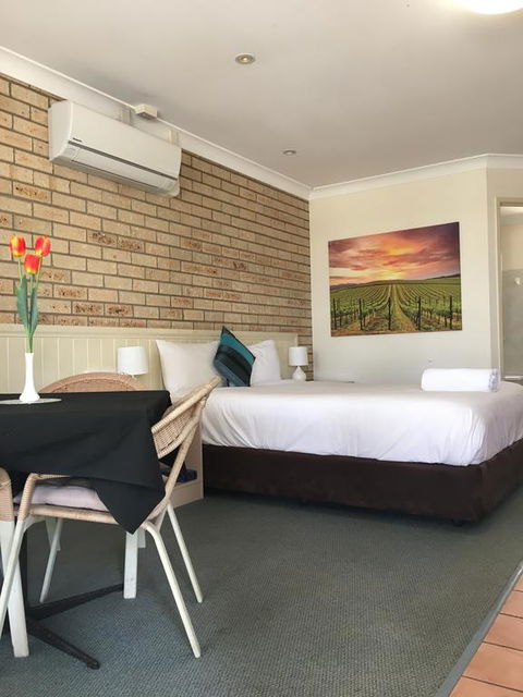 Jolly Swagman Motor Inn - Kawana Tourism 3