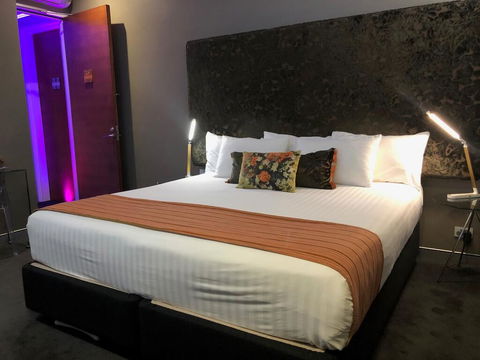 Junction Hotel - Kawana Tourism 2