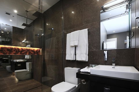 Junction Hotel - Kawana Tourism 1