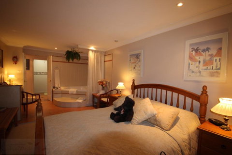 Kalimna - Spa Room - Kawana Tourism 3