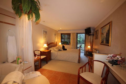 Kalimna - Spa Room - Kawana Tourism 2