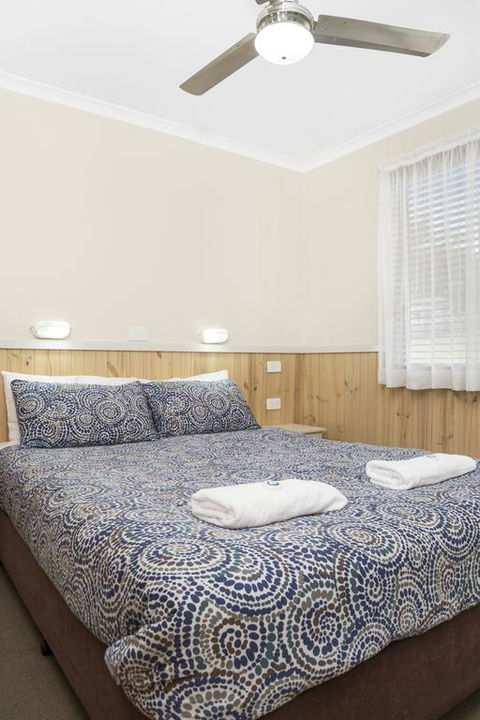 Kendalls Beach Holiday Park - Kawana Tourism 3