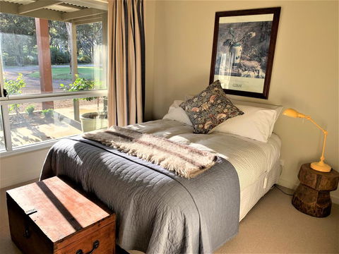 Kenwood Bank Vineyard Retreat - Kawana Tourism 3