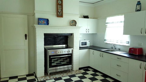 King Cottage - Kawana Tourism 0