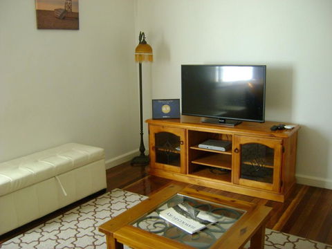 King Cottage - Kawana Tourism 3