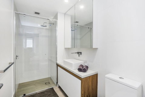 KOZYGURU FORTITUDE VALLEY 2 BED DESIGNER APT + FREE PARKING QFV179-803 - Kawana Tourism 2