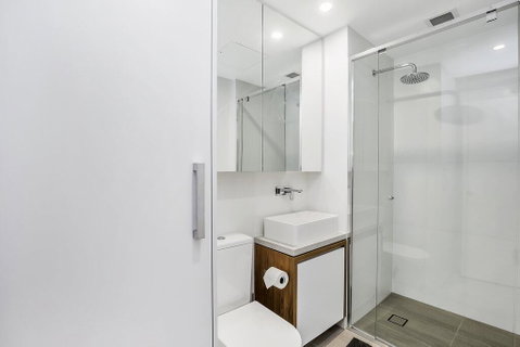KOZYGURU FORTITUDE VALLEY 2 BED DESIGNER APT + FREE PARKING QFV179-803 - Kawana Tourism 1