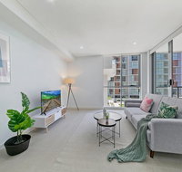 KOZYGURU MASCOT WALK TO STATION MODERN DESIGNER 2 BED APT FREE PARKING NMA260-312 - Kawana Tourism