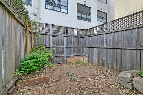 KOZYGURU SURRY HILLS COZY 3 BED TERRACE MINS WALK TO CBD NSH095 - Kawana Tourism 2