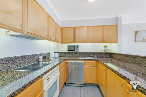 KOZYGURU THE ROCKS HARBOUR BRIDGE VIEW 1 BED APT SWIMMING POOL NTR098 - Kawana Tourism 3