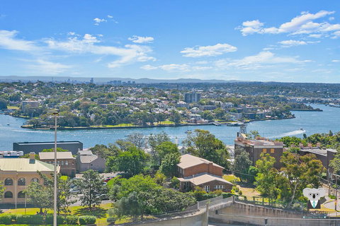 KOZYGURU THE ROCKS HARBOUR BRIDGE VIEW 1 BED APT SWIMMING POOL NTR098 - Kawana Tourism 2