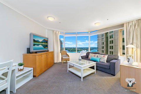 KOZYGURU THE ROCKS HARBOUR BRIDGE VIEW 1 BED APT SWIMMING POOL NTR098 - Kawana Tourism 0