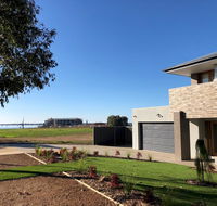 Lake Resort on Black Bull - Kawana Tourism