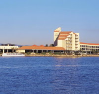 Lakes Hotel - Kawana Tourism