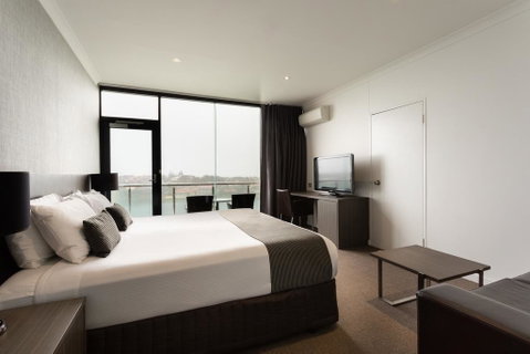 Lakes Hotel - Kawana Tourism 3