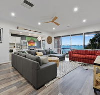Lakeside Landing - Waterfront - Kawana Tourism