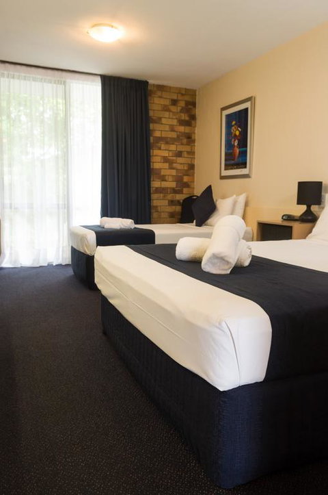 Lancaster Court Motel - Kawana Tourism 3