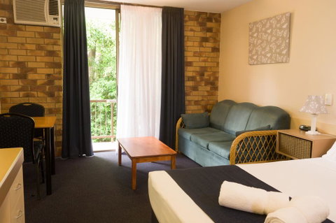 Lancaster Court Motel - Kawana Tourism 1