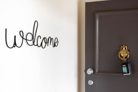 Large Quiet Art Deco Apt Camberwell - Kawana Tourism 2