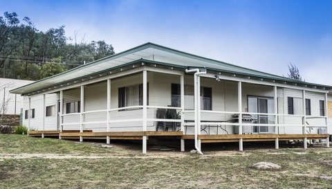 Lavender Vale Cottages - Kawana Tourism 1