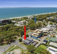 LAVISH BEACH HOUSE ON THE SURF SIDE - Kawana Tourism