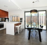 Lewis Street Apartments by Kirsten Serviced Accommodation - Kawana Tourism