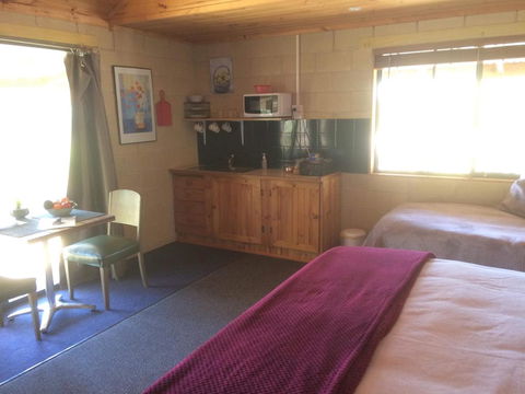 Lillicur Vineyard B&B - Kawana Tourism 3