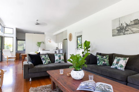 Lily Pad At Byron Bay - Kawana Tourism 2