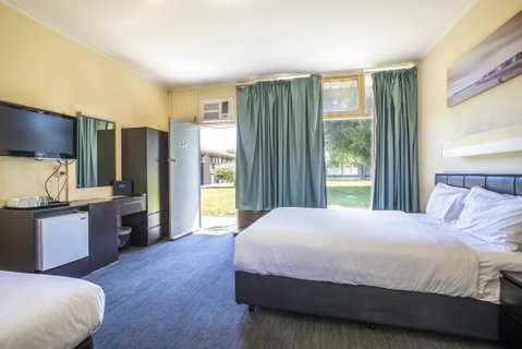 Links Hotel - Kawana Tourism 3