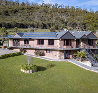 Luxury 6 Bedroom Home with Pool and Spa - Kawana Tourism