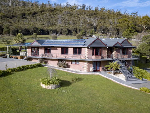 Luxury 6 Bedroom Home With Pool And Spa - Kawana Tourism 0