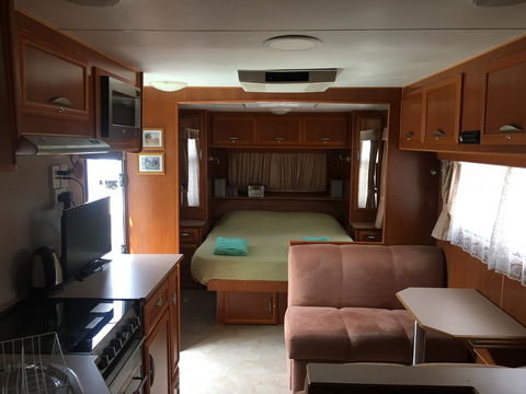 Luxury Caravan - Kawana Tourism 0