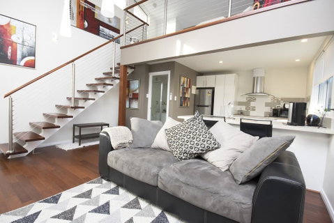Luxury Executive Apartment - Kawana Tourism 1