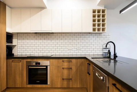 Luxury Spacious 2 Bedroom Fitzroy Apartment - Kawana Tourism 1
