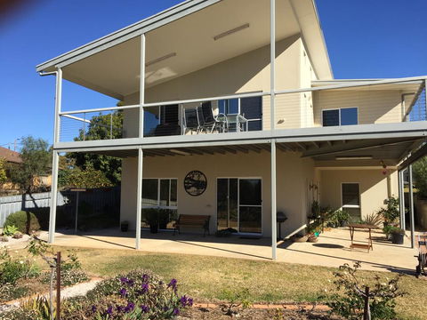 Lyreen's Apartment - Kawana Tourism 0
