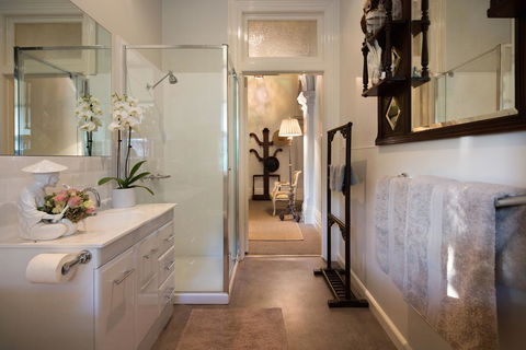 Maggies At Trentham - Kawana Tourism 3