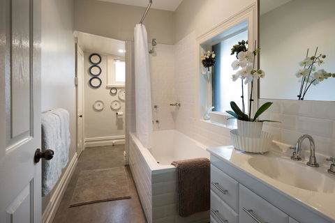 Maggies At Trentham - Kawana Tourism 1