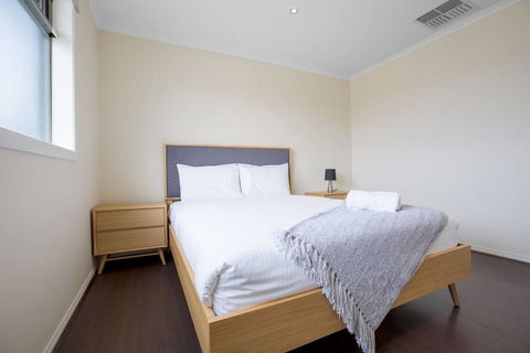 Magnificent Lux Stay@Mont Albert 4BR/WIFI/Garage - Kawana Tourism 2