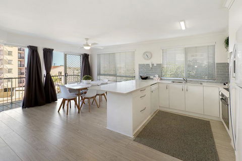 MAINSAIL8- MOOLOOLABA BEACH - Kawana Tourism 2